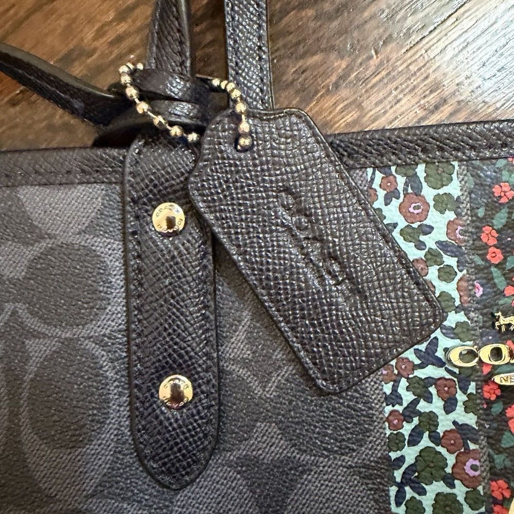 Coach Reversible Canvas City Tote Signature Varsity Stripe Floral Star EUC - Picture 4 of 16